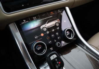 Подержанный автомобиль Land Rover Range Rover Sport 2018 года (18 фото)