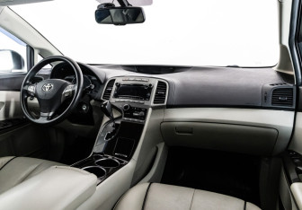 Подержанный автомобиль Toyota Venza 2011 года (9 фото)