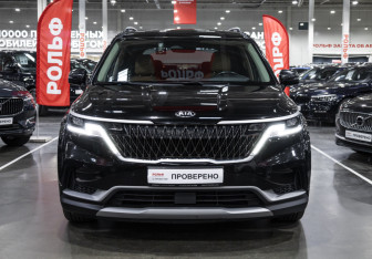 Подержанный автомобиль Kia Carnival 2021 года (4 фото)