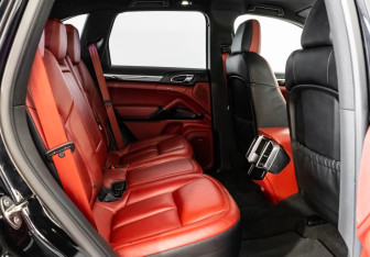 Подержанный автомобиль Porsche Cayenne 2014 года (29 фото)