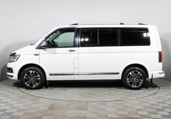 Подержанный автомобиль Volkswagen Caravelle 2015 года (8 фото)