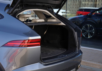 Подержанный автомобиль Jaguar E-Pace 2019 года (23 фото)