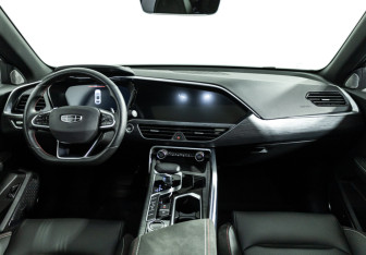 Подержанный автомобиль Geely Tugella 2023 года (13 фото)