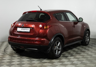 Подержанный автомобиль Nissan Juke 2012 года (5 фото)