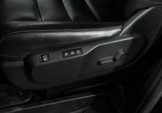 Подержанный автомобиль Peugeot Traveller 2019 года (19 фото)