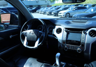 Подержанный автомобиль Toyota Tundra 2013 года (11 фото)