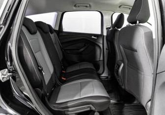 Подержанный автомобиль Ford Kuga 2017 года (18 фото)