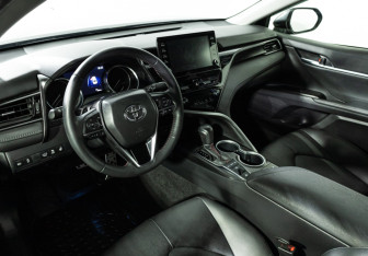Подержанный автомобиль Toyota Camry Sedan 2023 года (11 фото)
