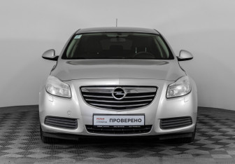 Подержанный автомобиль Opel Insignia Liftback 2011 года (2 фото)