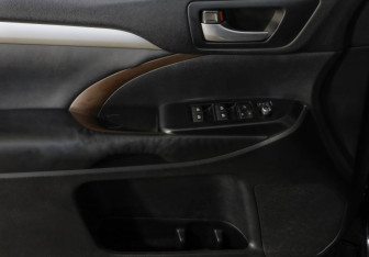 Подержанный автомобиль Toyota Highlander 2014 года (21 фото)