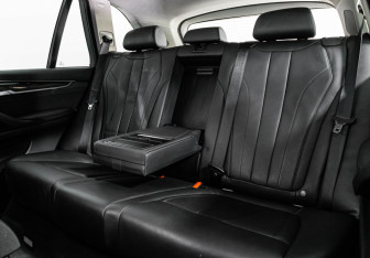 Подержанный автомобиль BMW X5 2016 года (31 фото)