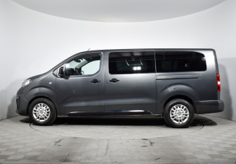 Подержанный автомобиль Peugeot Traveller 2018 года (8 фото)