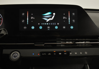 Подержанный автомобиль Omoda C5 2023 года (15 фото)