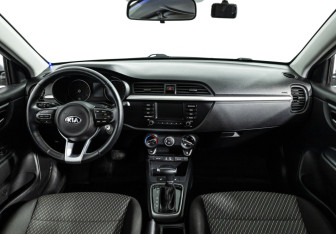 Подержанный автомобиль Kia Rio Sedan 2020 года (13 фото)