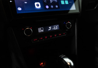 Подержанный автомобиль Volkswagen Polo Hatchback 2012 года (16 фото)