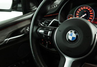 Подержанный автомобиль BMW X5 2017 года (15 фото)