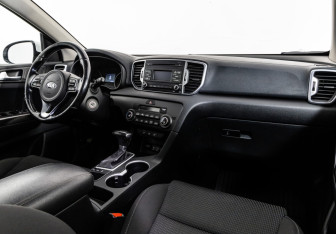 Подержанный автомобиль Kia Sportage 2018 года (9 фото)