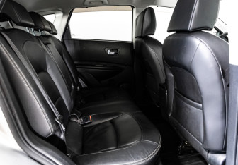 Подержанный автомобиль Nissan Qashqai 2008 года (15 фото)