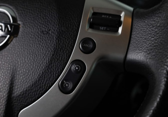 Подержанный автомобиль Nissan Qashqai 2011 года (12 фото)