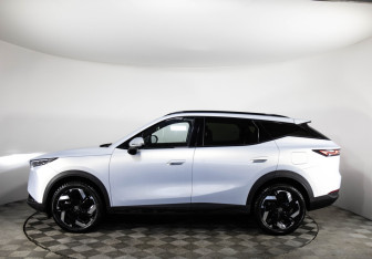 Подержанный автомобиль Omoda C7 2025 года (8 фото)