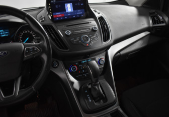Подержанный автомобиль Ford Kuga 2017 года (20 фото)