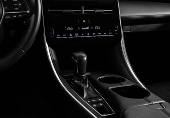 Подержанный автомобиль Toyota Avalon 2022 года (16 фото)