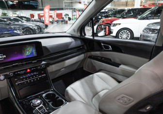 Подержанный автомобиль Kia Carnival 2020 года (13 фото)