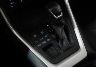 Подержанный автомобиль Toyota RAV4 2020 года (18 фото)