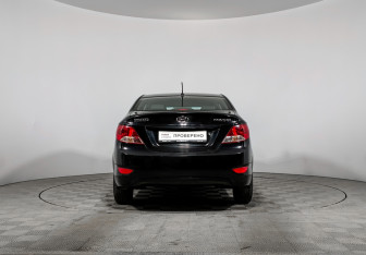 Подержанный автомобиль Hyundai Solaris Sedan 2012 года (6 фото)
