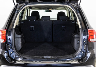 Подержанный автомобиль Mitsubishi Outlander 2019 года (19 фото)