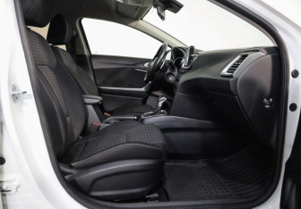 Подержанный автомобиль Kia Ceed Wagon 2019 года (21 фото)