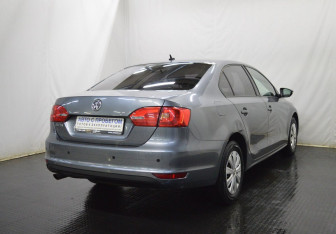 Подержанный автомобиль Volkswagen Jetta Sedan 2014 года (5 фото)