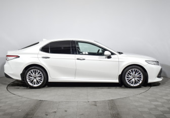 Подержанный автомобиль Toyota Camry Sedan 2019 года (4 фото)