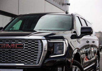 Подержанный автомобиль GMC Yukon 2022 года (2 фото)