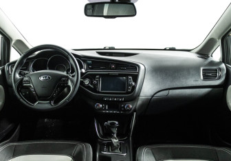 Подержанный автомобиль Kia Ceed Hatchback 2017 года (13 фото)