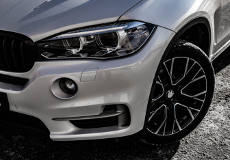 Подержанный автомобиль BMW X5 2017 года (3 фото)