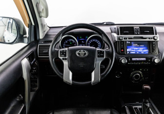 Подержанный автомобиль Toyota Land Cruiser Prado 2016 года (12 фото)