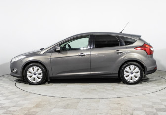 Подержанный автомобиль Ford Focus Hatchback 2013 года (8 фото)