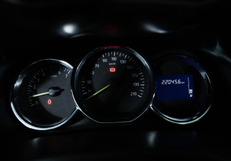 Подержанный автомобиль Renault Duster 2016 года (11 фото)