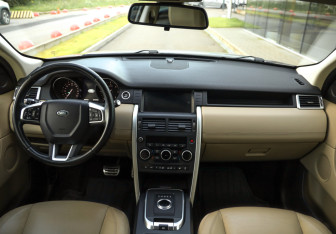 Подержанный автомобиль Land Rover Discovery Sport 2017 года (11 фото)