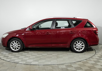 Подержанный автомобиль Kia Ceed Wagon 2008 года (8 фото)