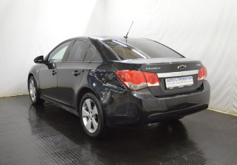 Подержанный автомобиль Chevrolet Cruze Sedan 2011 года (7 фото)