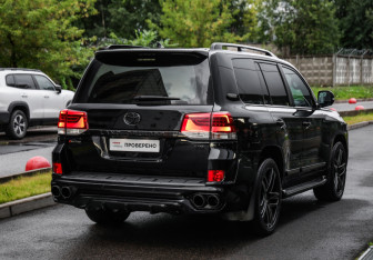 Подержанный автомобиль Toyota Land Cruiser Suv 2020 года (6 фото)