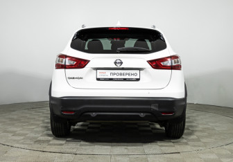 Подержанный автомобиль Nissan Qashqai 2017 года (6 фото)