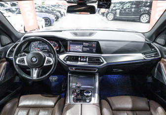 Подержанный автомобиль BMW X5 2019 года (19 фото)