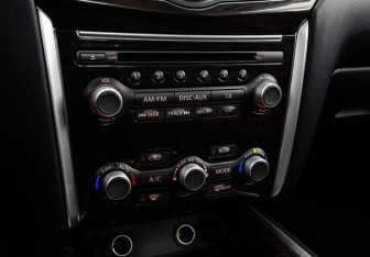 Подержанный автомобиль Nissan Pathfinder 2015 года (16 фото)