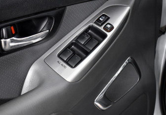 Подержанный автомобиль Toyota Land Cruiser Prado 2008 года (10 фото)