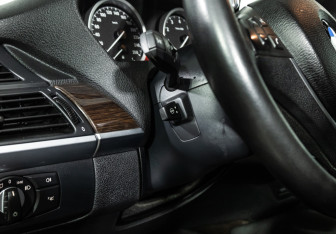 Подержанный автомобиль BMW X6 2009 года (16 фото)