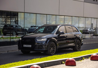 Подержанный автомобиль Audi Q7 2015 года (3 фото)