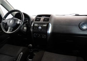 Подержанный автомобиль Suzuki SX4 Sedan 2007 года (9 фото)